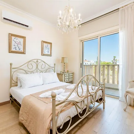 Jacqueline Вилла Протарас